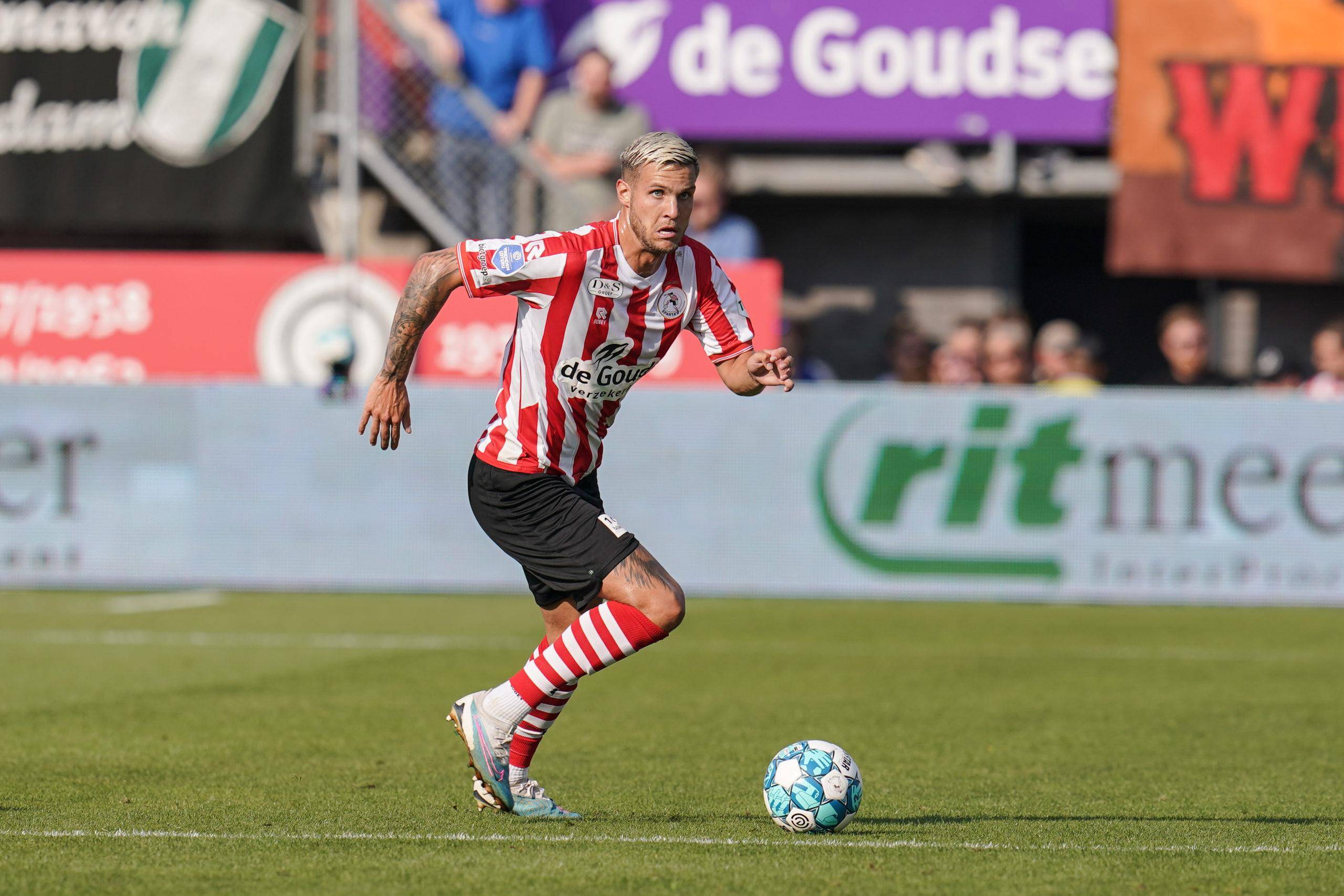 工作人员的 工作人员的